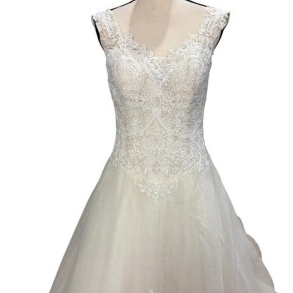 Justin Alexander Sand Nude Lace Portrait Neckline and Tulle Skirt - Picture 5 of 5